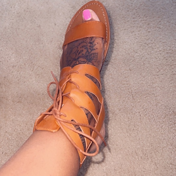 Jessica Simpson sandals - Picture 2 of 4